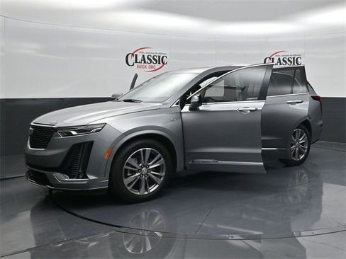 Used 2025 Cadillac XT6 Premium Luxury image 35