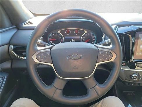 Used 2023 Chevrolet Traverse LT FWD image 19