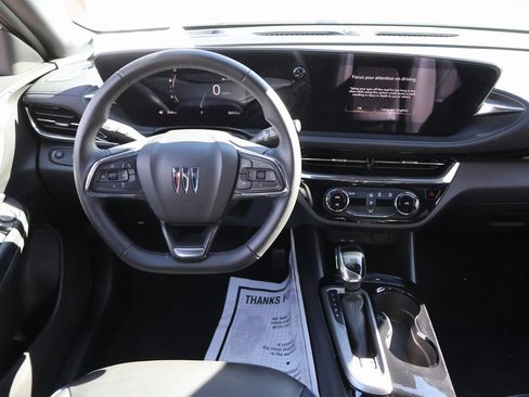 Used 2025 Buick Envista Sport Touring image 19