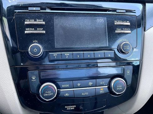 Used 2015 Nissan Rogue SV FWD image 12