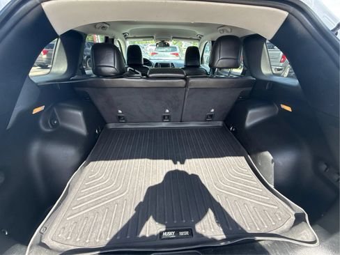 Used 2019 Jeep Cherokee Latitude Plus w/ Cold Weather Group AWD/4WD image 22