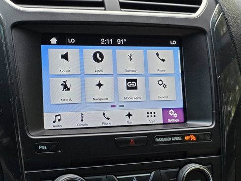 Used 2017 Ford Explorer XLT w/ Equipment Group 202A FWD image 19
