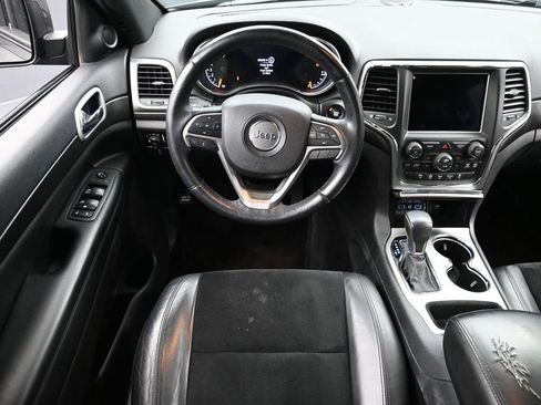Used 2018 Jeep Grand Cherokee Altitude image 12