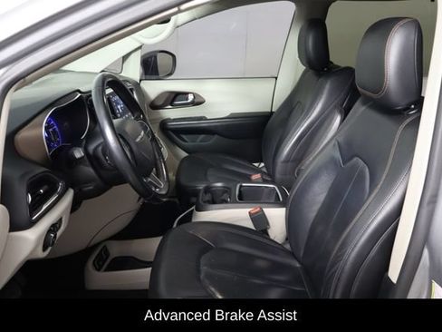 Used 2019 Chrysler Pacifica Touring-L Plus w/ Advanced Safetytec Group FWD image 14