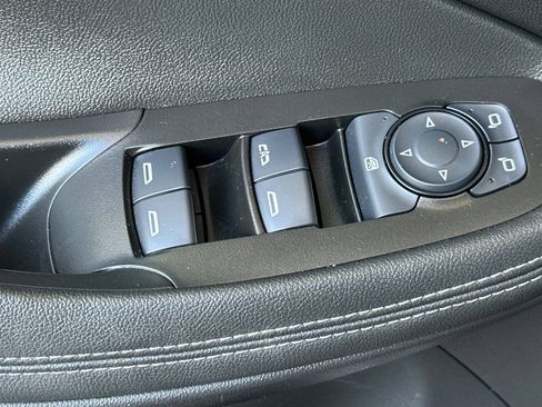 Certified 2025 Buick Encore GX Preferred FWD image 12