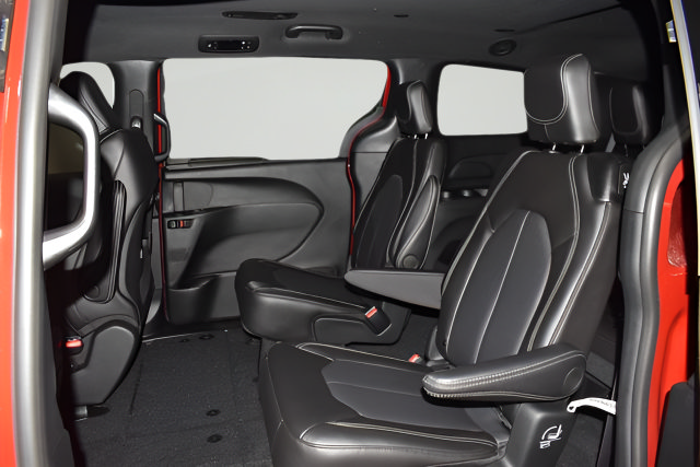 New 2026 Chrysler Pacifica Select FWD image 26