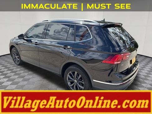 Used 2022 Volkswagen Tiguan SE w/ Panoramic Sunroof Package AWD/4WD image 2