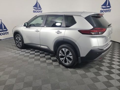 Used 2023 Nissan Rogue SV image 4