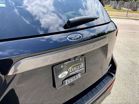 Used 2022 Ford Explorer XLT w/ Equipment Group 202A AWD/4WD image 8
