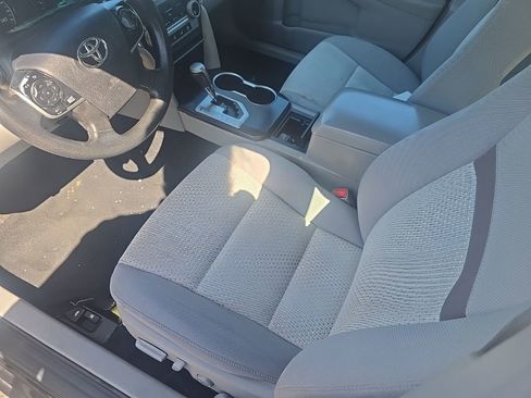 Used 2014 Toyota Camry LE image 12