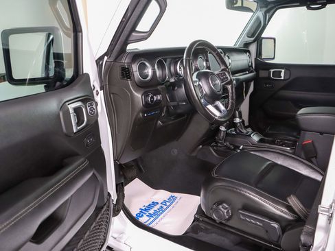 Used 2022 Jeep Wrangler Unlimited Sahara w/ Cold Weather Group AWD/4WD image 4