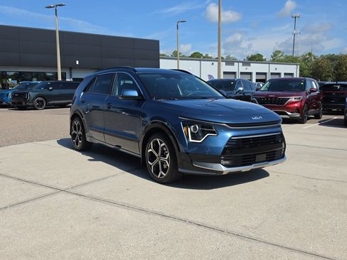 Certified 2024 Kia Niro EX Touring FWD image 2