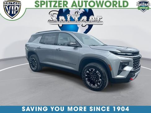 Certified 2025 Chevrolet Traverse Z71 w/ Driver Confidence Package AWD/4WD image 2
