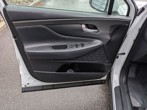 Used 2019 Hyundai Santa Fe SE image 13