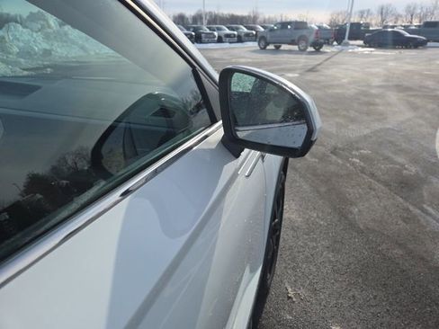 Used 2024 Volkswagen Taos SE image 4