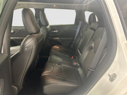 Used 2022 Jeep Cherokee Limited AWD/4WD image 16