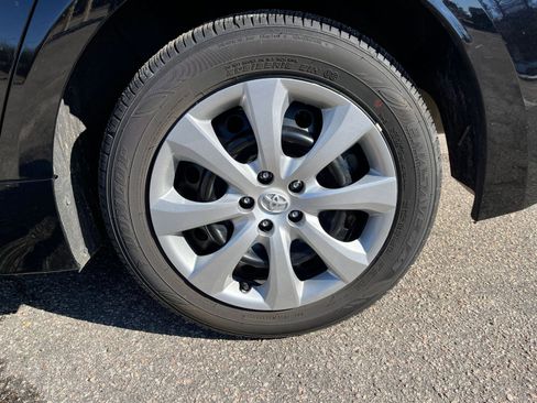 Used 2025 Toyota Corolla LE image 27