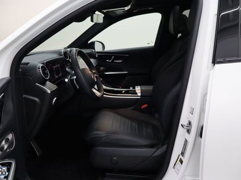 Used 2024 Mercedes-Benz GLC 300 image 27