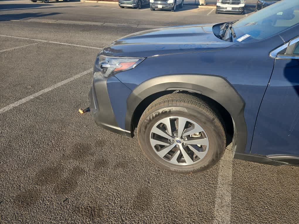 Used 2025 Subaru Outback Premium AWD/4WD image 3