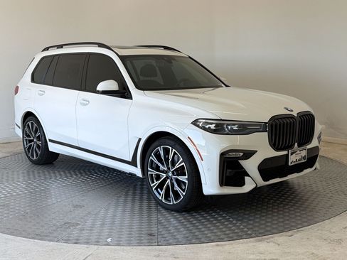 Used 2021 BMW X7 xDrive40i w/ M Sport Package AWD/4WD image 7