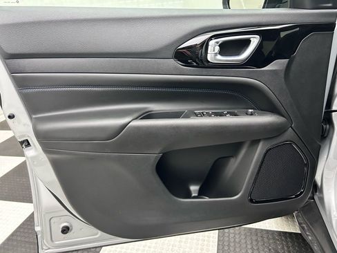 New 2026 Jeep Compass Latitude image 10