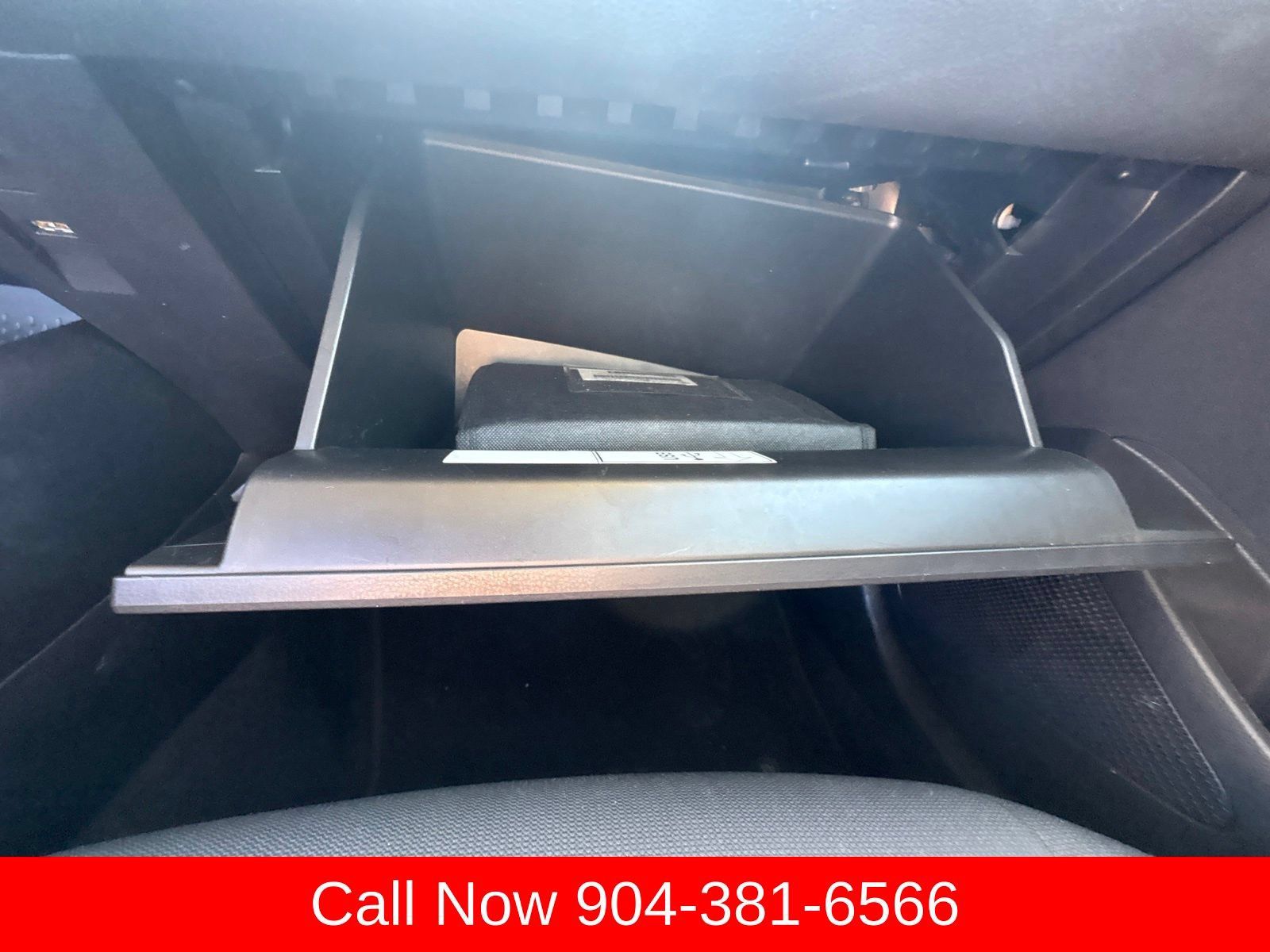 Used 2022 Toyota Corolla LE FWD image 32