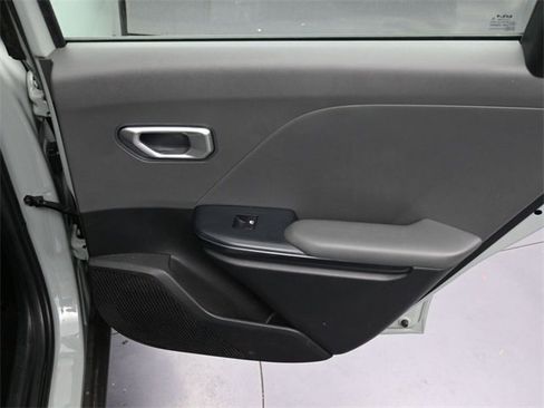 Used 2025 Kia K4 LXS image 24