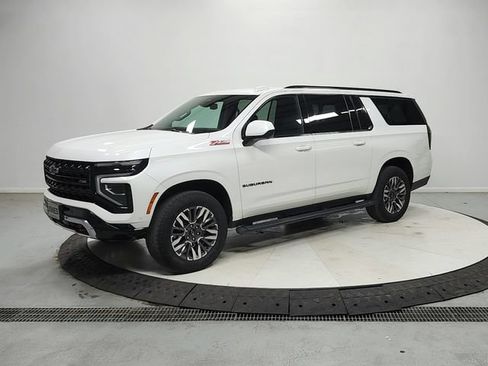 Used 2025 Chevrolet Suburban Z71 AWD/4WD image 4