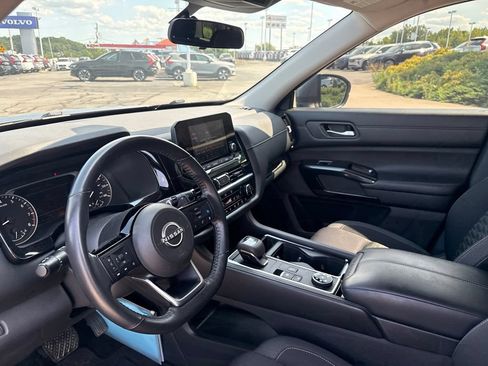 Used 2022 Nissan Pathfinder SV w/ SV Premium Package AWD/4WD image 16