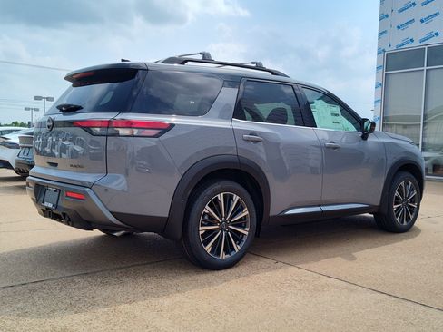 New 2026 Nissan Pathfinder Platinum FWD image 5