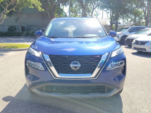 Certified 2022 Nissan Rogue SV FWD image 2