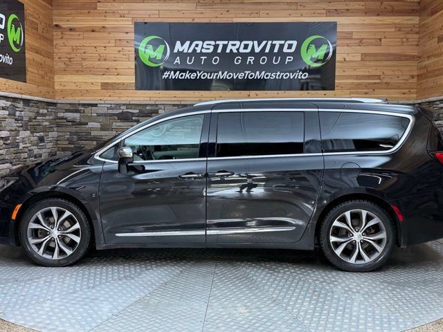 Used 2017 Chrysler Pacifica Limited w/ UConnect Theater Package FWD image 8