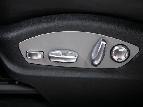 Used 2025 Porsche Macan image 21
