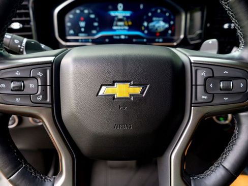 Used 2023 Chevrolet Silverado 1500 High Country w/ High Country Premium Package AWD/4WD image 12