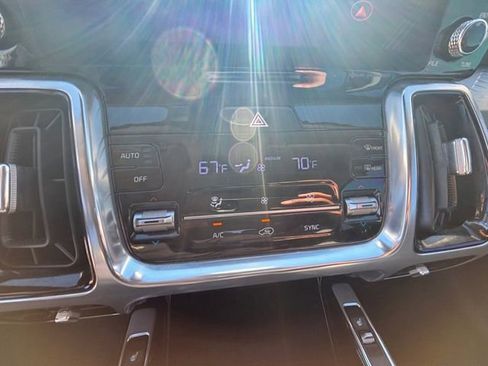 Used 2023 Kia Sorento SX image 4