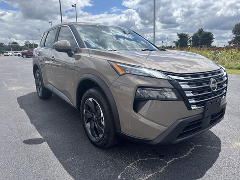 Used 2025 Nissan Rogue SV image 7