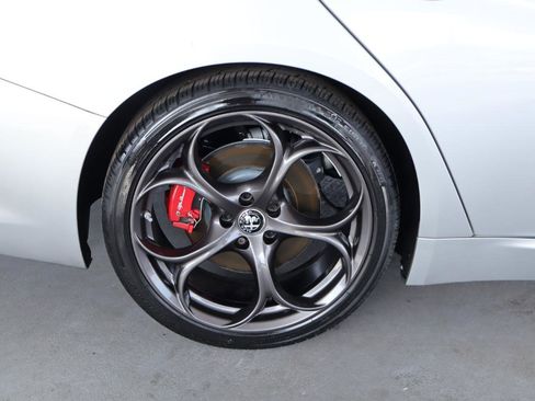 Used 2019 Alfa Romeo Giulia RWD image 5