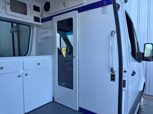 Used 2023 Mercedes-Benz Sprinter 3500 w/ Acoustic Package image 58