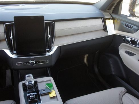 New 2026 Volvo XC90 B6 Ultra image 11