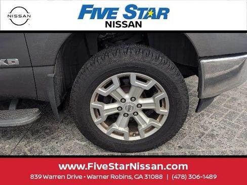 Used 2017 Nissan Titan SV RWD image 4