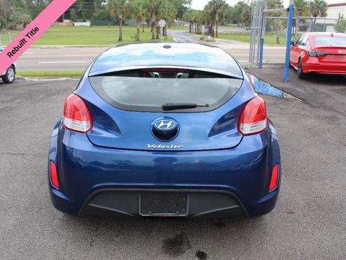 Used 2017 Hyundai Veloster Base image 4