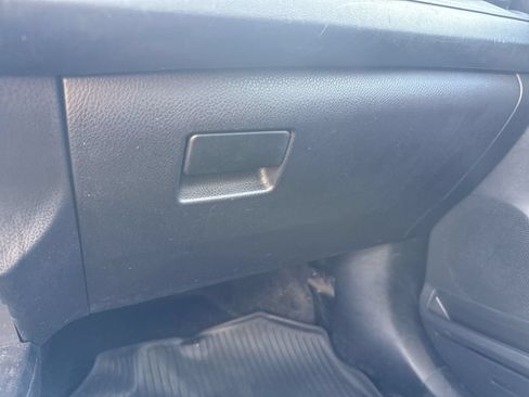 Used 2018 Toyota RAV4 LE FWD image 33