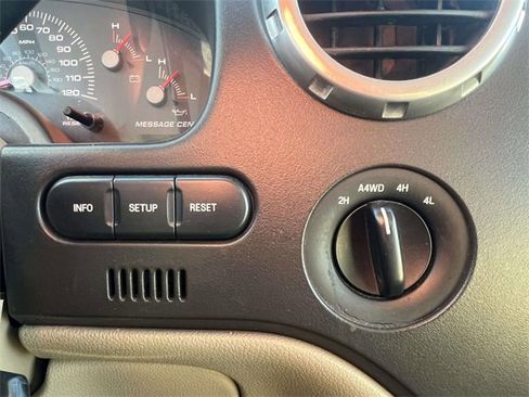 Used 2004 Ford Expedition Eddie Bauer image 28