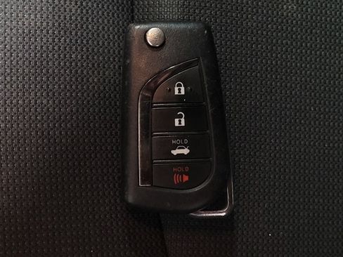 Used 2022 Toyota Corolla LE FWD image 32