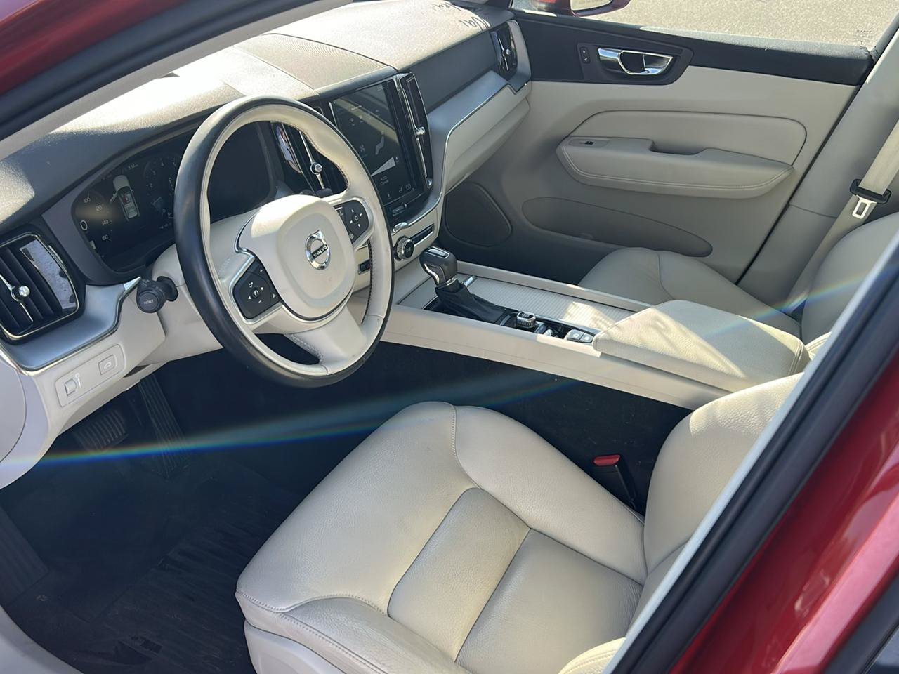 Used 2018 Volvo XC60 T6 Momentum w/ Convenience Package AWD/4WD image 9