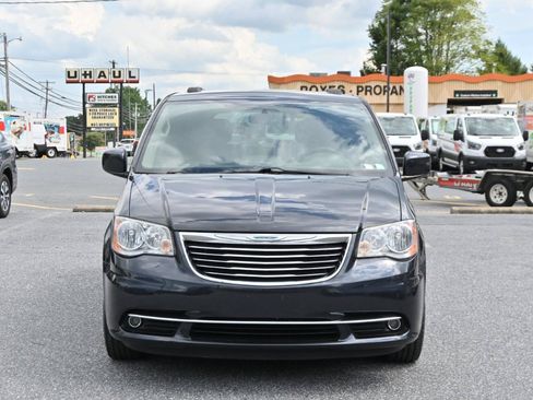 Used 2014 Chrysler Town & Country Touring FWD image 5