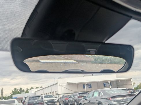 Used 2025 Hyundai Elantra SEL image 19