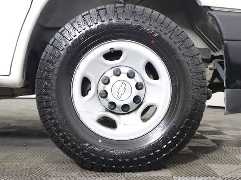 Used 2017 Chevrolet Express 2500 image 34
