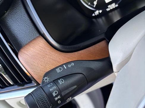 Used 2017 Volvo S90 T6 Inscription w/ Vision Package image 17