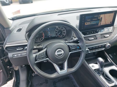 Used 2024 Nissan Altima 2.5 SV w/ SV Premium Package FWD image 16
